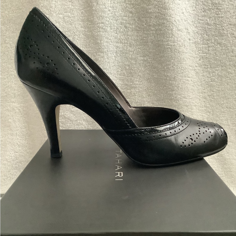 Tahari peep toe leather pumps